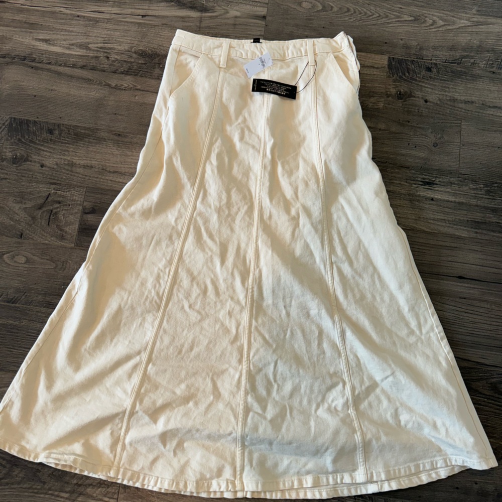 BANANA REPUBLIC NWT white jean maxi women’s skirt size 6